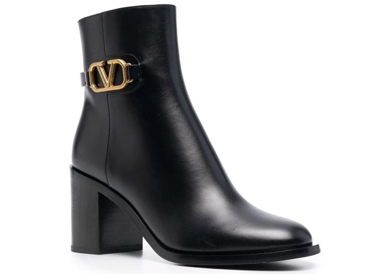 Valentino Garavani Vlogo plaque ankle boots - DUBAI ALL STAR