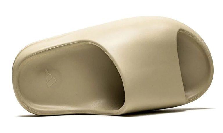 Yeezy Slides "Pure" - DUBAI ALL STAR